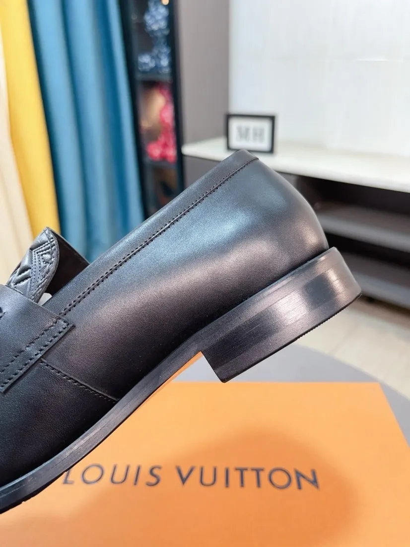 Men's men's shoes 💰500🌸🌸 [Louis Vuitton (LV)] High-end business formal leather shoes 🍀 luxurious and elegant style, both practicality and style, professional focus on details and quality, counter original 1⃣️: 1⃣️ ultra-accurate reproduction 👍🏻! Material: The upper is made of imported original calfskin➕imported Italian cowhide leather. Original anti-slip and wear-resistant outsole! Code number: 38--44 (45 customized)